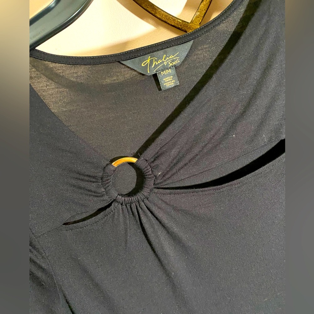 Short sleeve top.